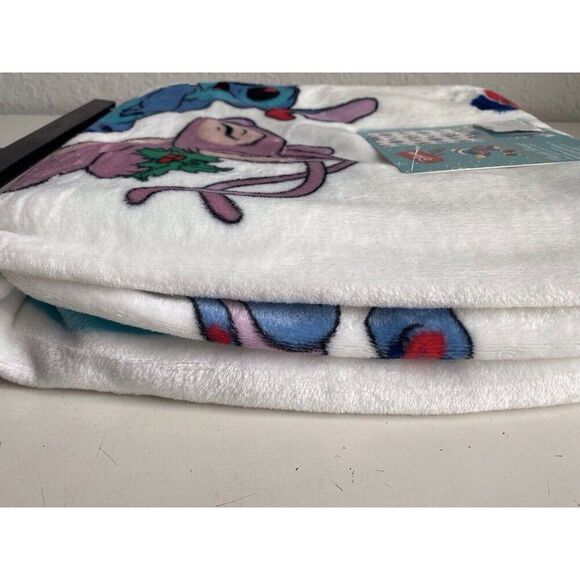 Disney Stitch & Angel Mistletoe Christmas Lights Soft Throw Blanket 50 X 70” NEW - Picture 10 of 14